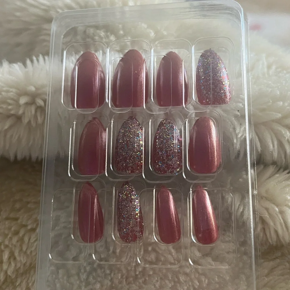 DIY press on‎ burgundy nails, glitter